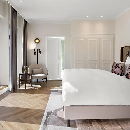Hotel Bristol Berlin Exterior photo A bedroom at the hotel