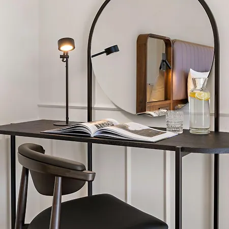Hotel Bristol Berlin Exterior photo A dressing table