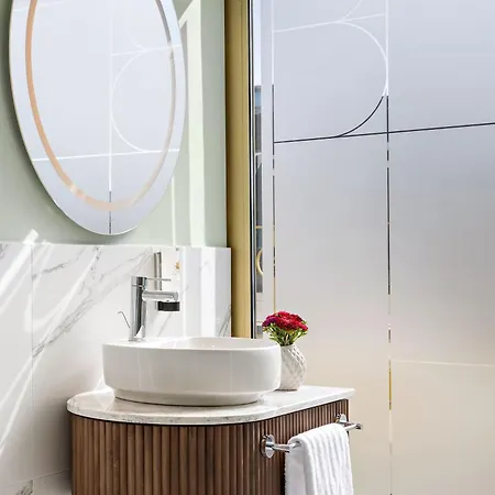 Hotel Bristol Berlin Exterior photo A bathroom in the hotel